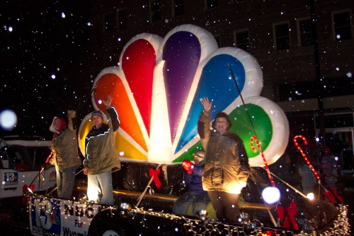 Miscellaneous Inflatables 8' nbc peacock in a parade